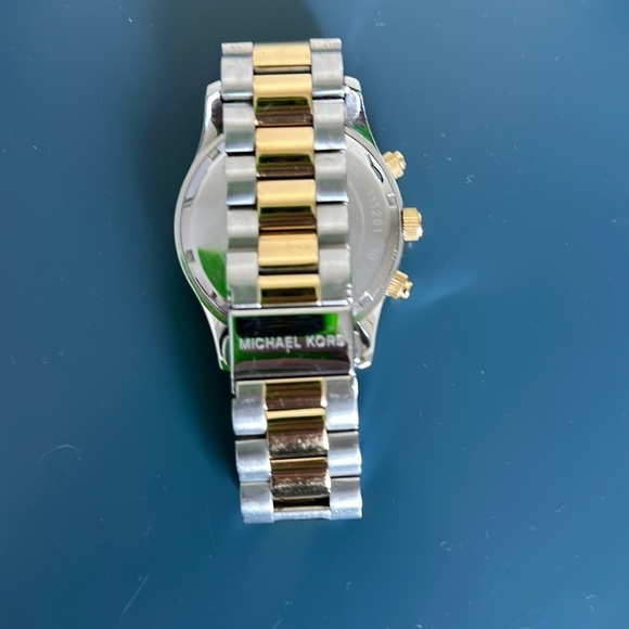 Excellent condition Michael KORS two tone oversized watch - Picture 2 of 3